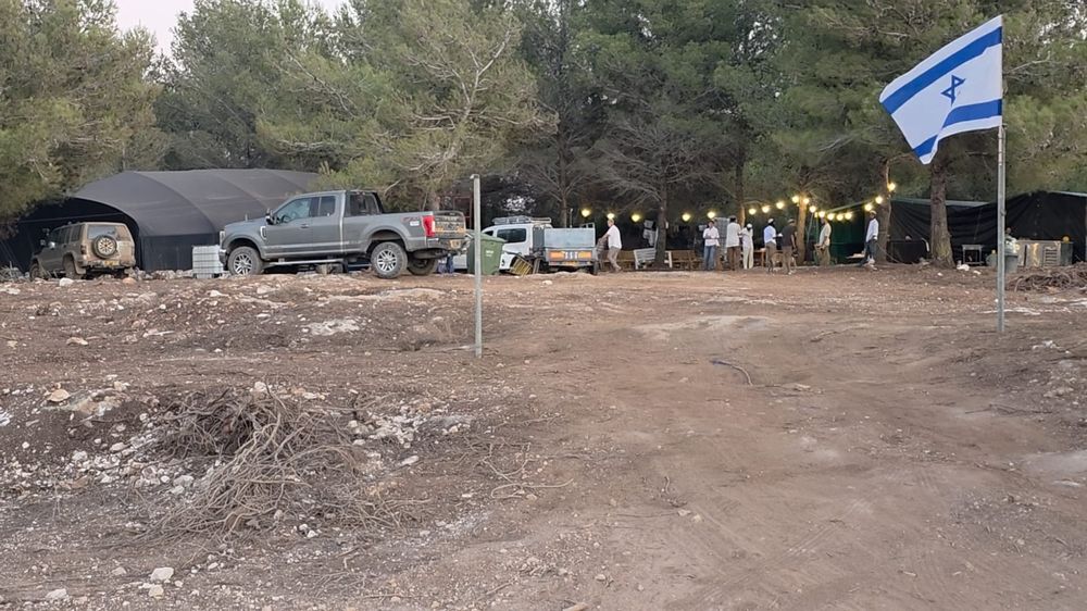 נערים מהתנחלות הקימו מתחם מגורים בגליל בשטח השייך למג'ד אל־כרום