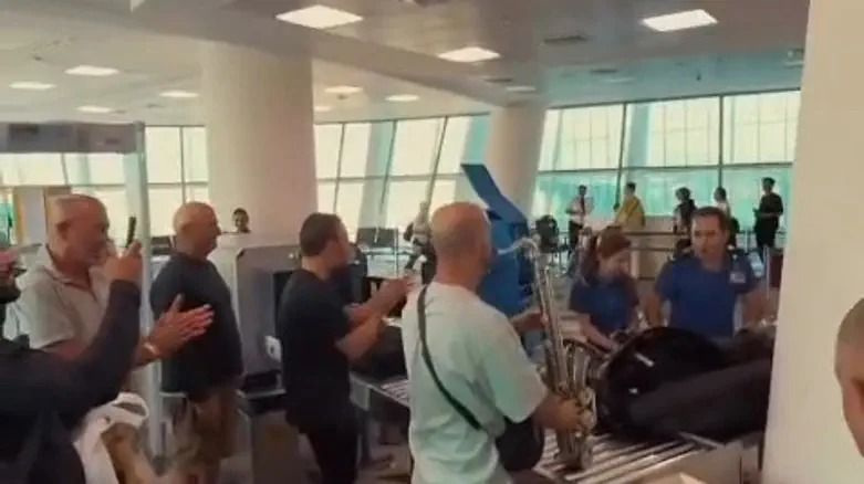 הבודק הביטחוני ביקש הוכחה