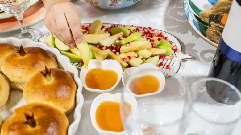 עגלה מלאה: כך לא תיכנסו למינוס מהקניות לחגים