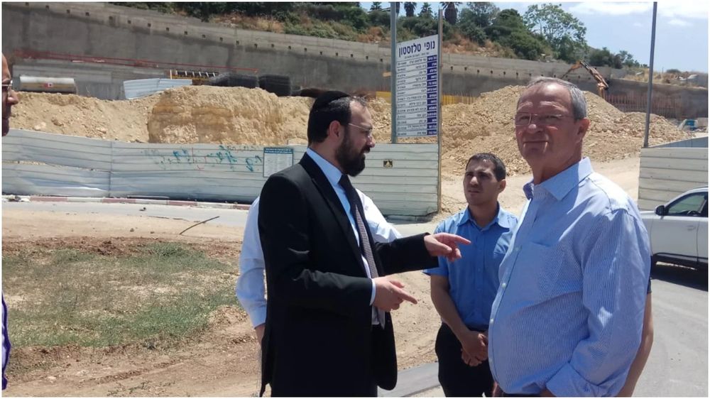 בגלל כספי צדקה: טלז סטון סוערת והתושבים פתחו עצומה נגד ראש המועצה