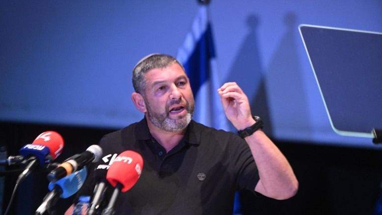 בכיר בליכוד: "לא סומך על עופר וינטר"