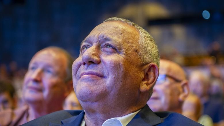המודל ההונגרי ירד לטמיון - קבלו את המודל הטברייני: "המכונה נתקעה - אין תיק"