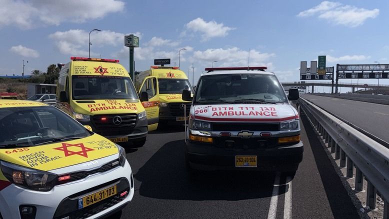 נפגע מרכב בכביש 2, מצבו קשה