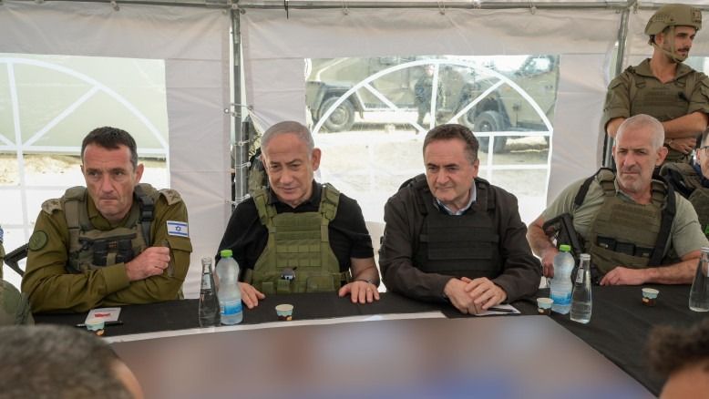 "חלקם בוגדים ממש, חלקם אידיוטים שימושיים, כולם מחלישים אותנו מבפנים" | פודקאסט מעריב