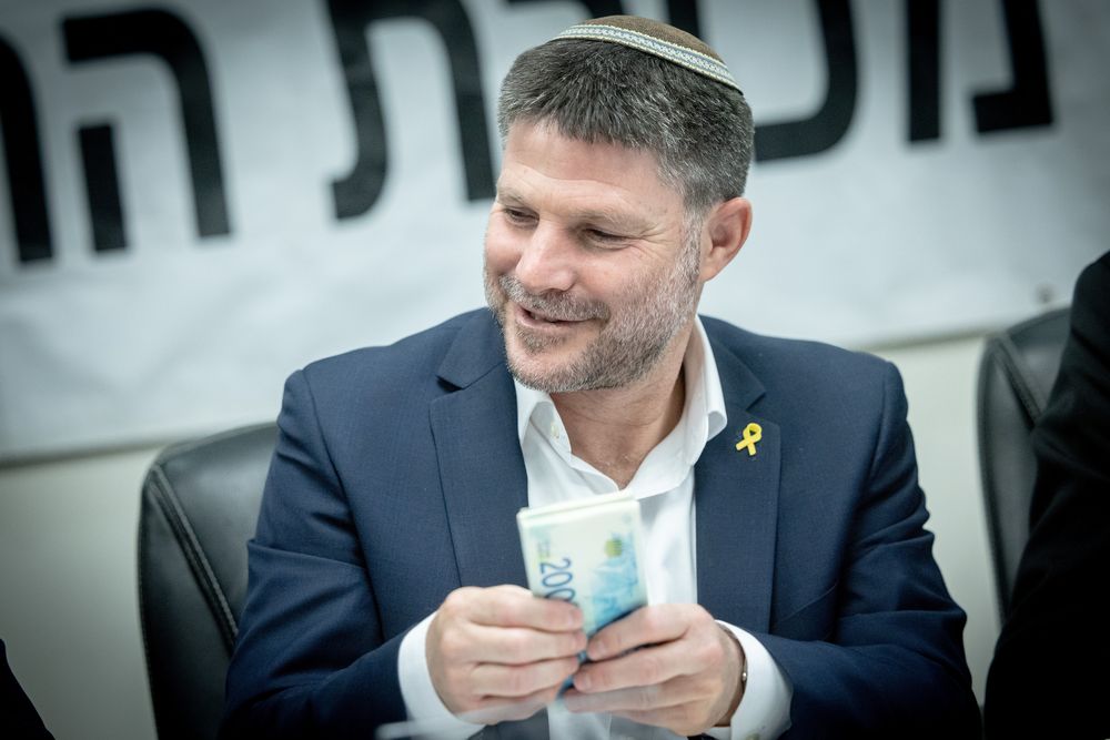מתקפה חריפה על סמוטריץ': "אתה לא יותר מבדיחה עלובה"