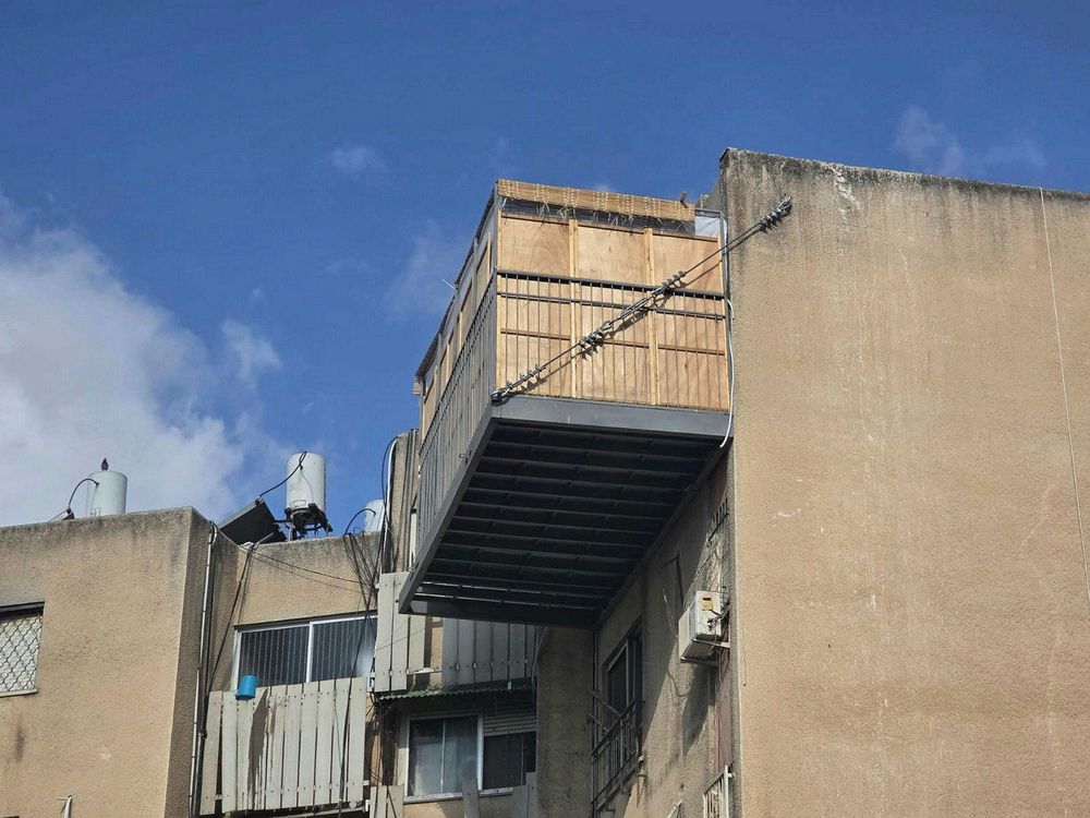לקראת החג: המדינה יצאה למבצע אכיפה נגד מרפסות סוכה מסוכנות בשכונות חרדיות