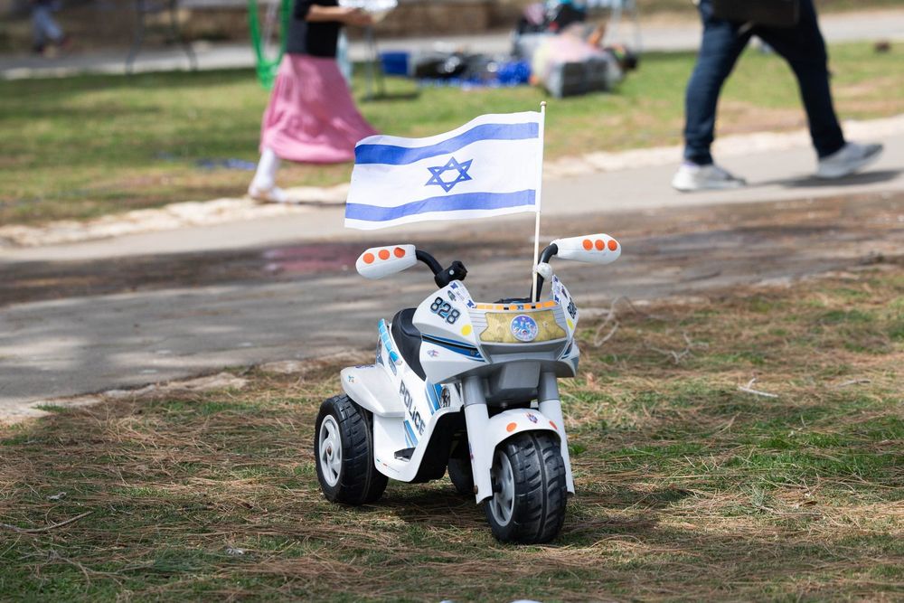 ניסיתי לשכנע חברה ברילוקיישן שהכי כיף בארץ — ואז נזכרתי בחיים עצמם