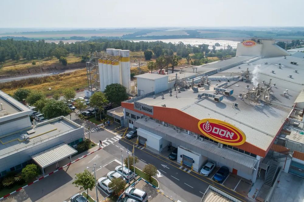 מהמפעל ועד המדף: כך אסם נסטלה עוברת ל-100% חשמל מתחדש